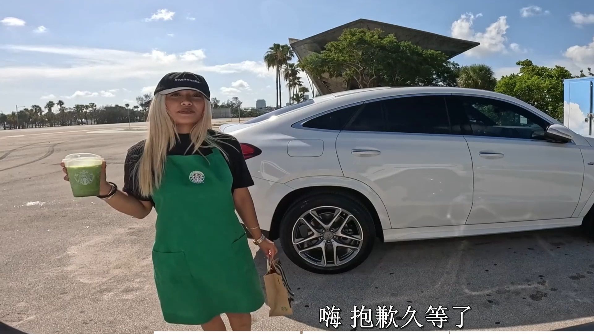 街头搭讪-绿色卷发的娇小运动装偶像